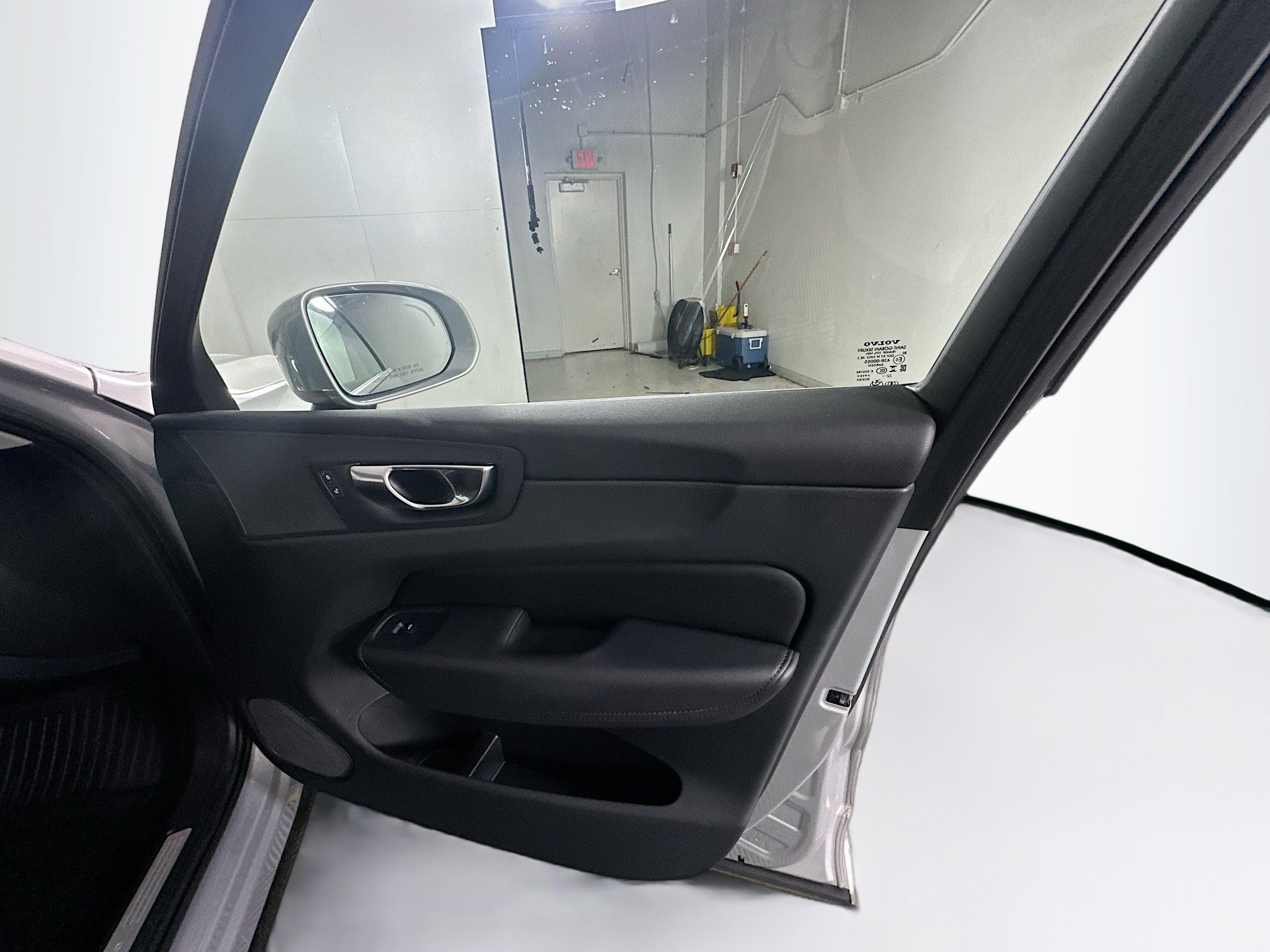 Used 2023 Volvo XC60 B5 Plus w/ Climate Package image 33