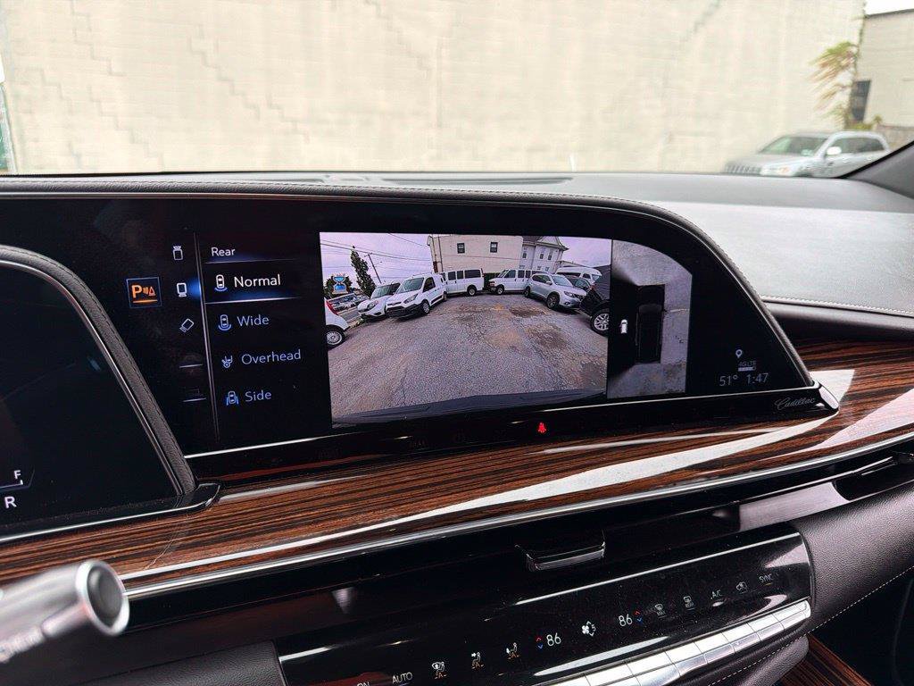 Used 2023 Cadillac Escalade Luxury AWD/4WD image 46