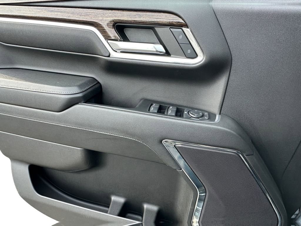 Used 2024 GMC Sierra 1500 Elevation image 11