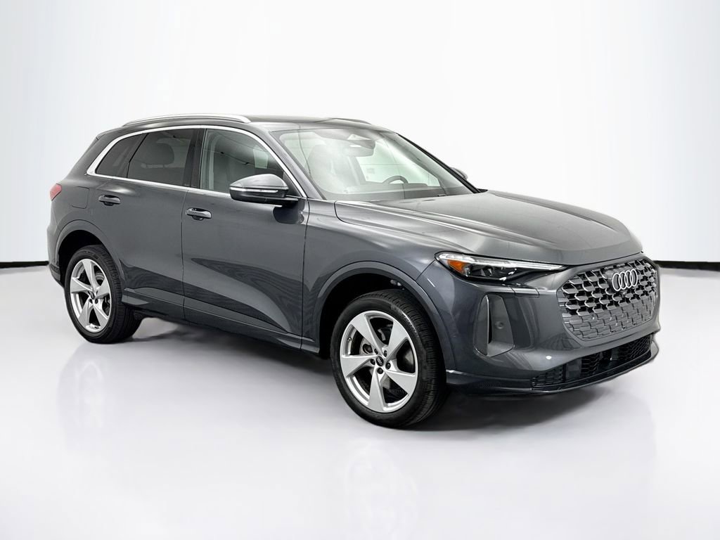 Certified 2025 Audi Q5 Premium Plus w/ Premium Plus image 3