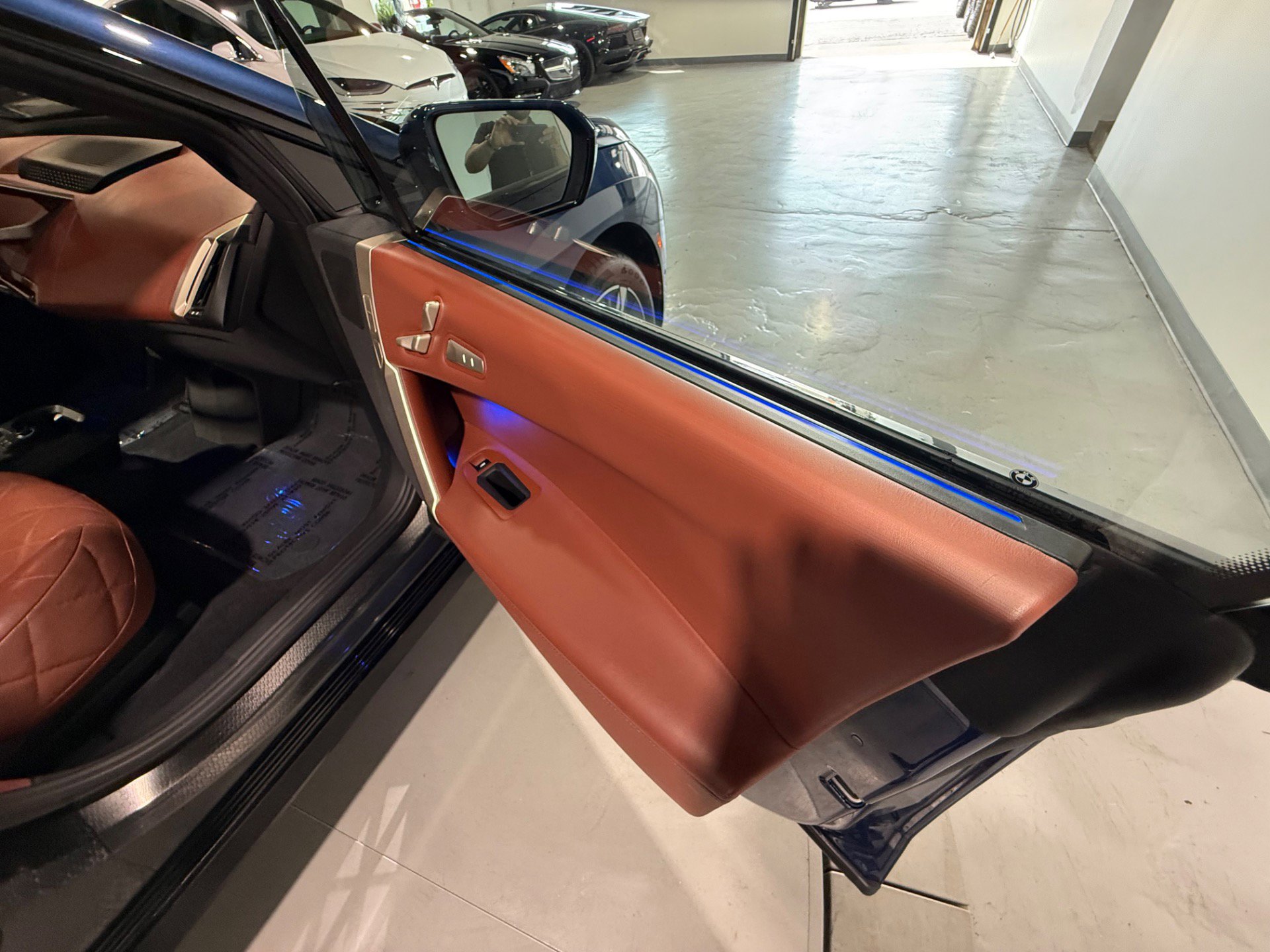 Used 2023 BMW iX xDrive50 w/ Sport Package AWD/4WD image 51