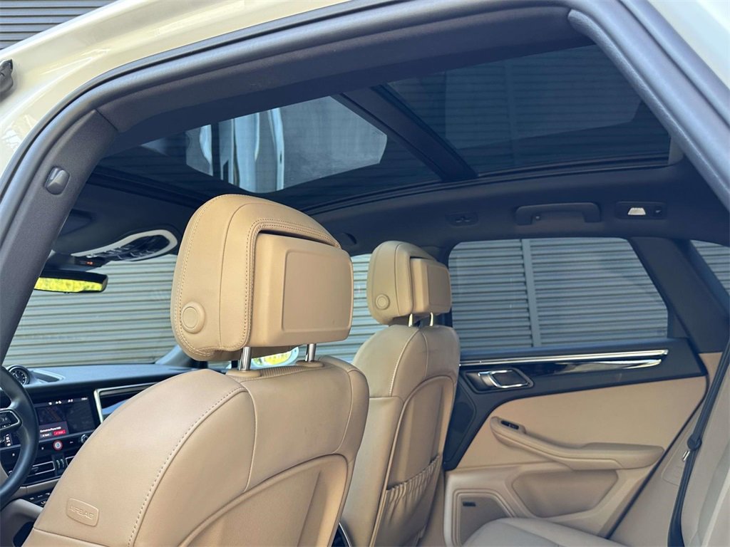 Certified 2025 Porsche Macan Turbo image 15