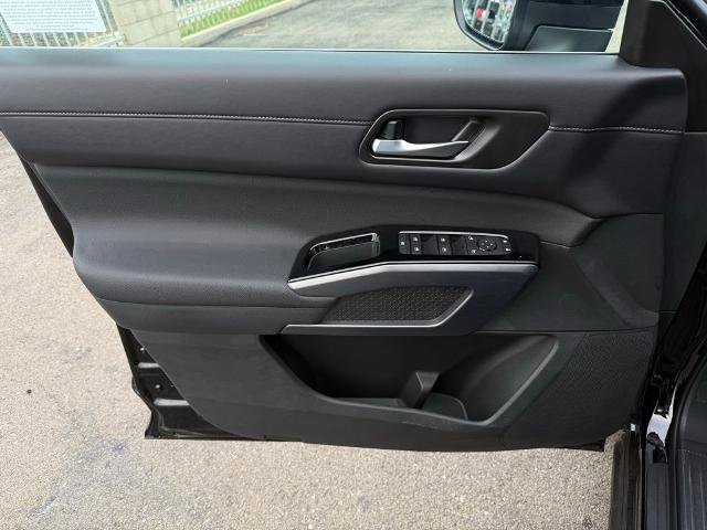 New 2025 Nissan Pathfinder SL FWD image 18