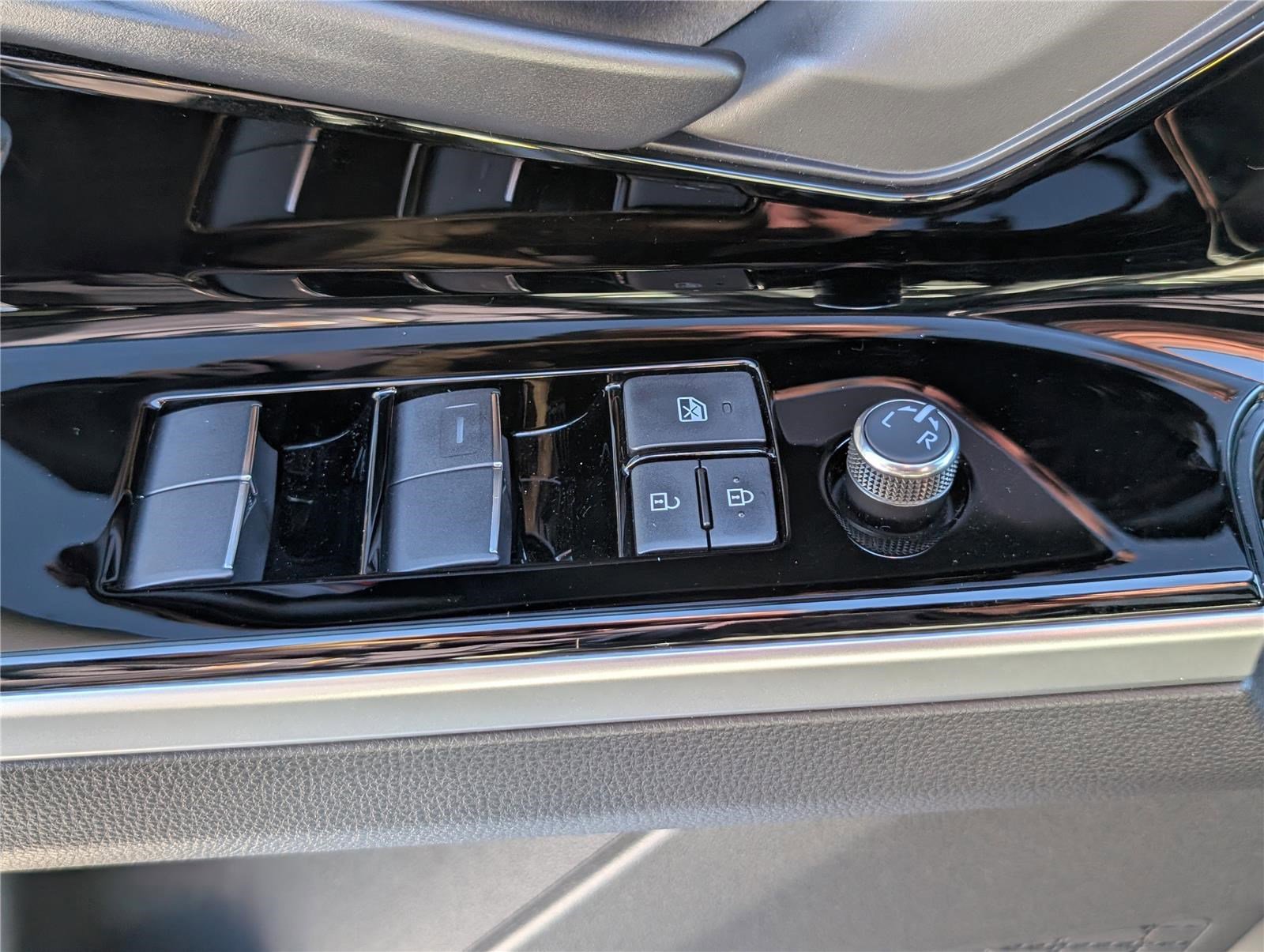 Used 2024 Toyota bZ4X Limited image 21