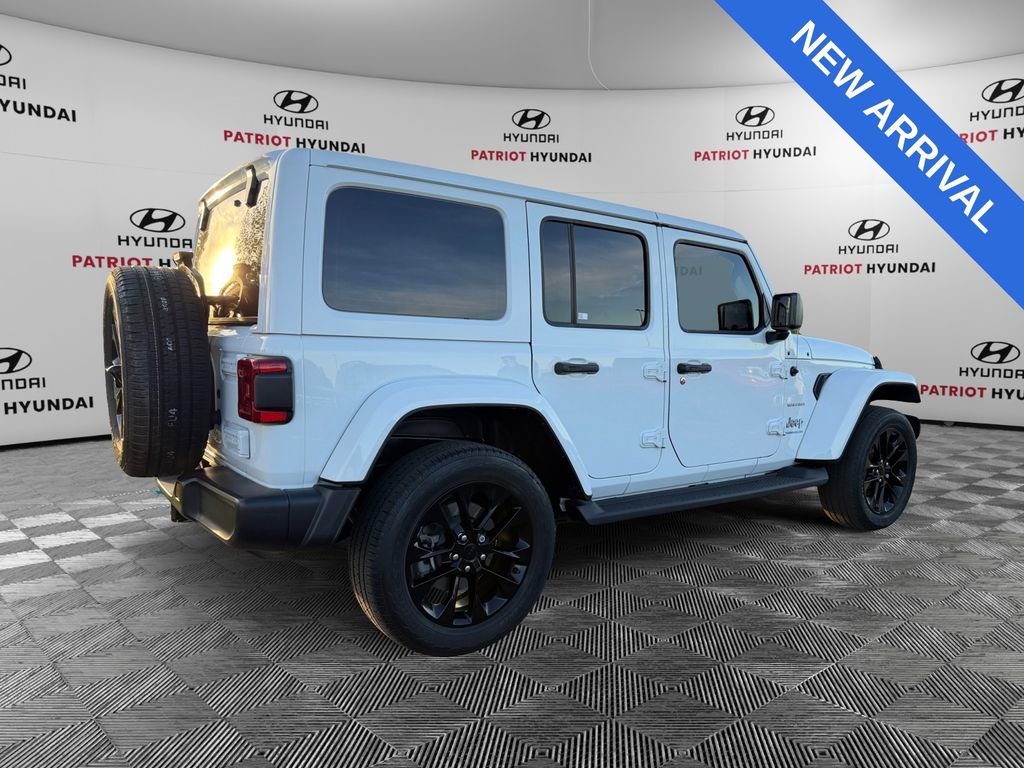 Used 2023 Jeep Wrangler Unlimited Sahara w/ Cold Weather Group AWD/4WD image 3