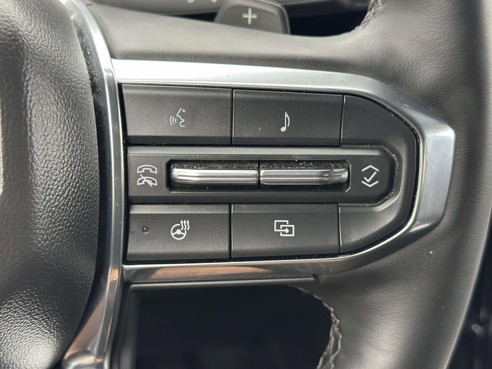 Used 2025 GMC Yukon Denali AWD/4WD image 15