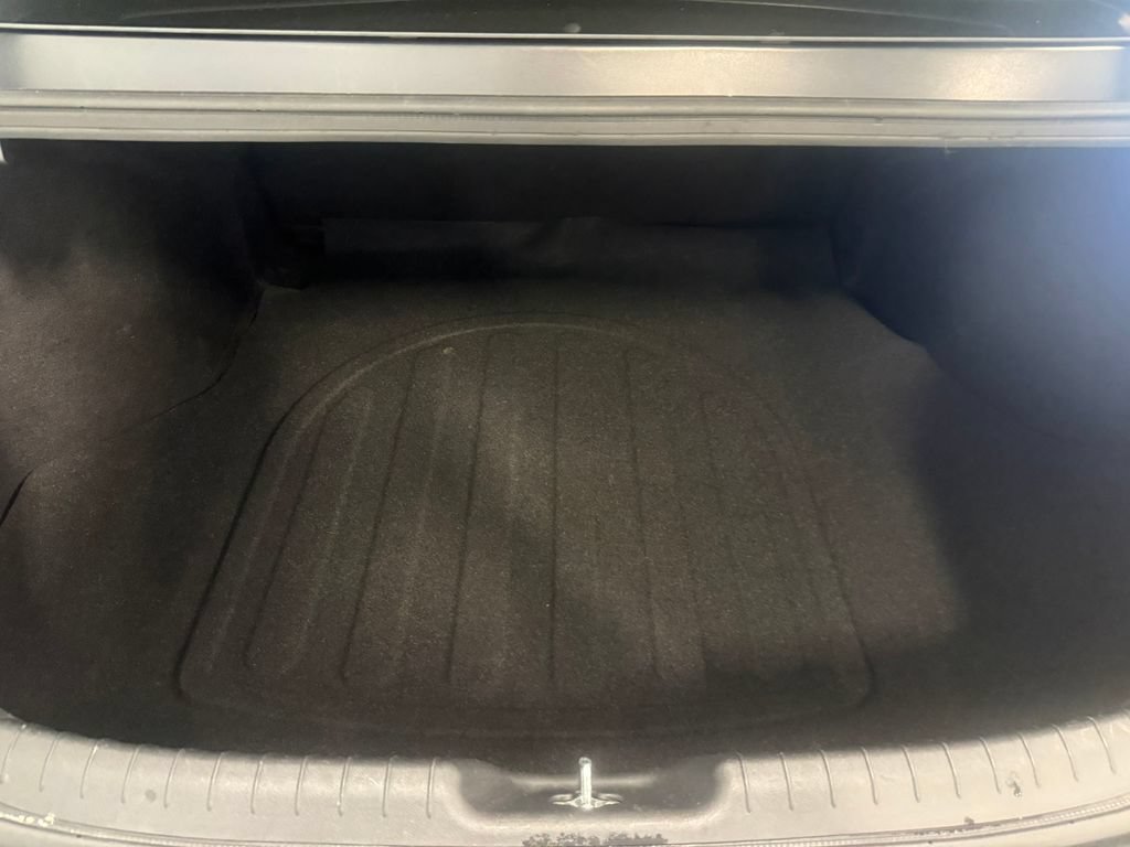 Used 2022 Hyundai Elantra SE FWD image 25