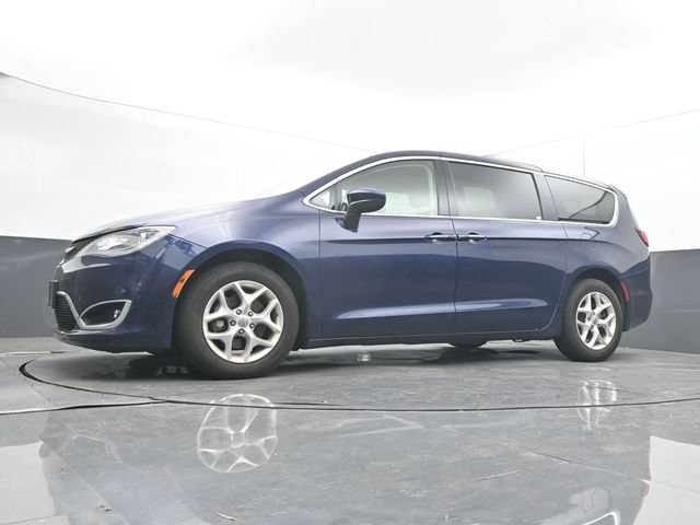 Used 2017 Chrysler Pacifica Touring Plus w/ Tire & Wheel Group FWD image 27