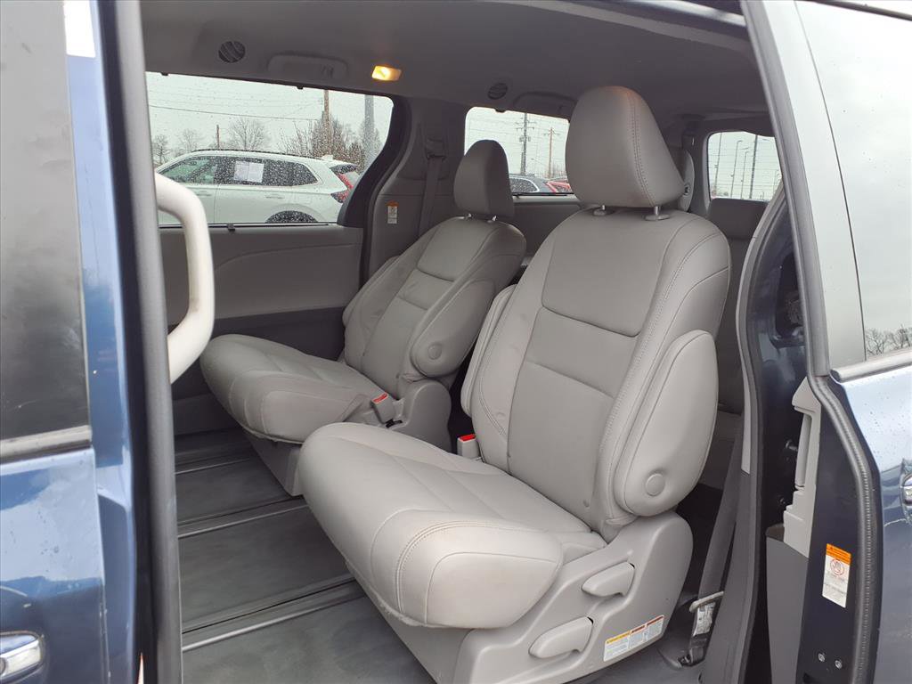 Used 2019 Toyota Sienna AWD image 25