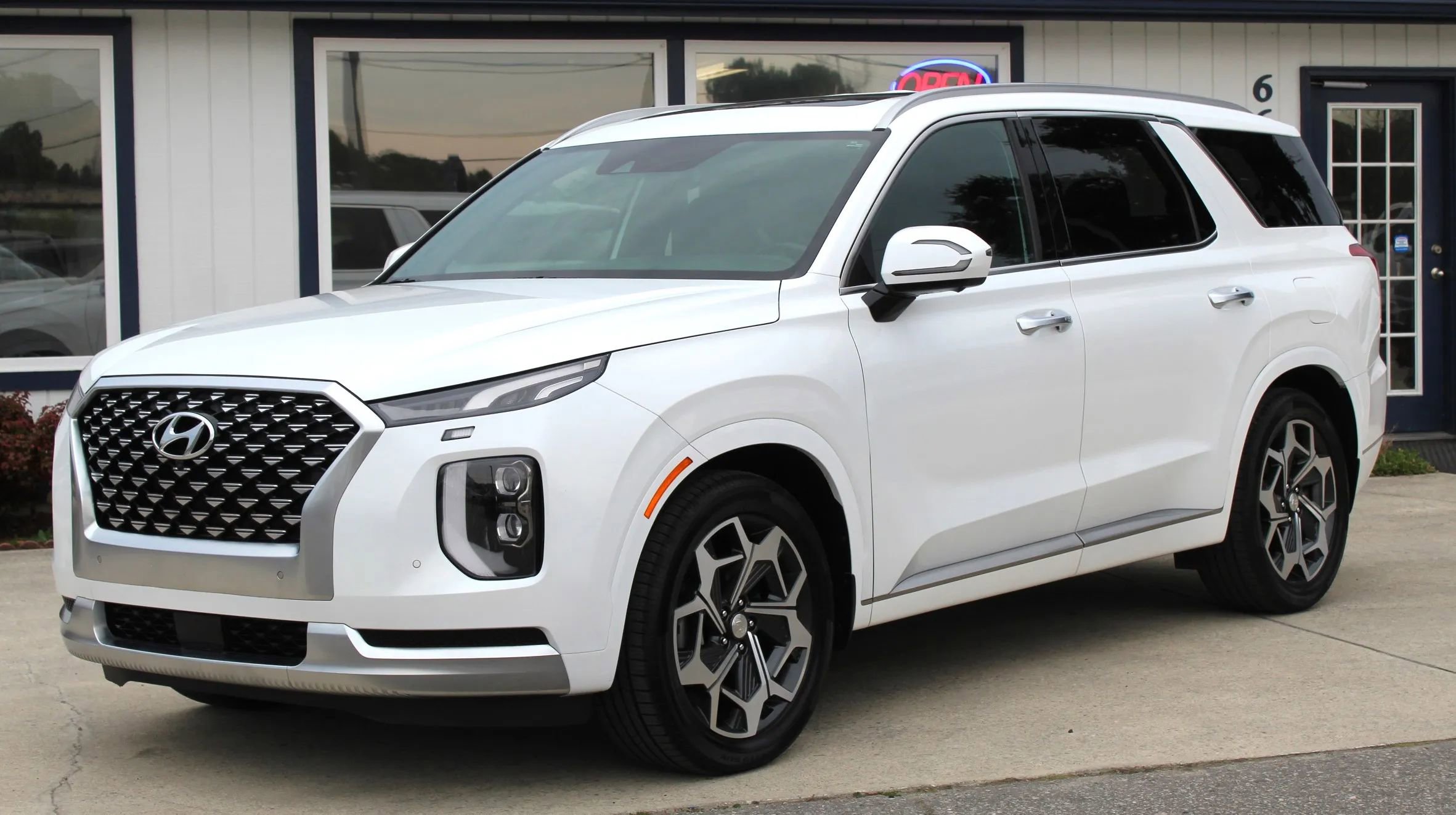 Used 2021 Hyundai Palisade Calligraphy w/ Winter Package image 1