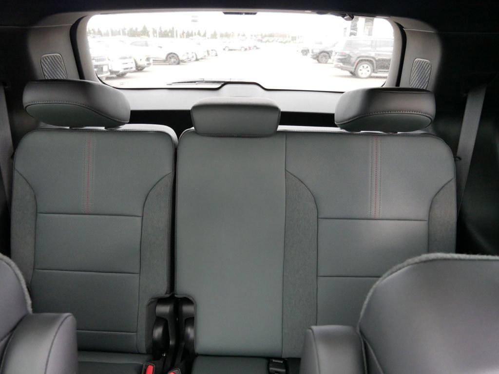 New 2026 GMC Acadia AT4 w/ Super Cruise Package AWD/4WD image 9