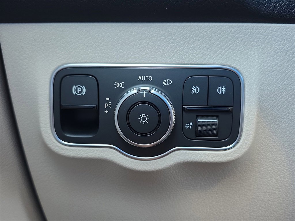 New 2026 Mercedes-Benz GLB 250 4MATIC image 26