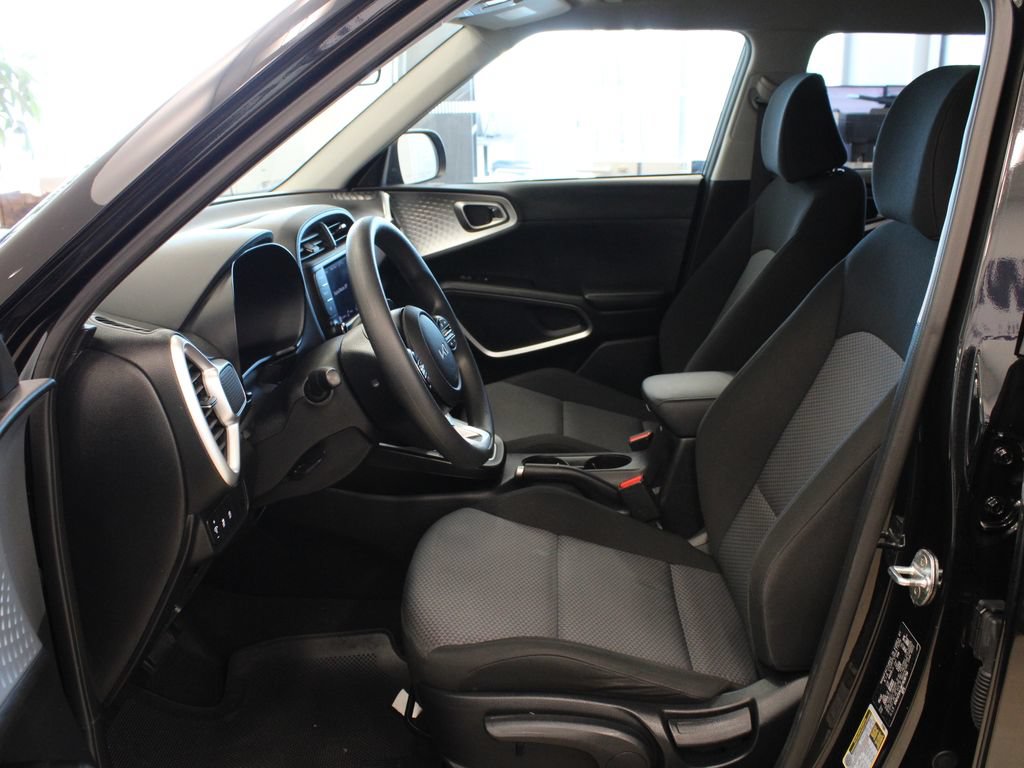 Used 2023 Kia Soul LX FWD image 11