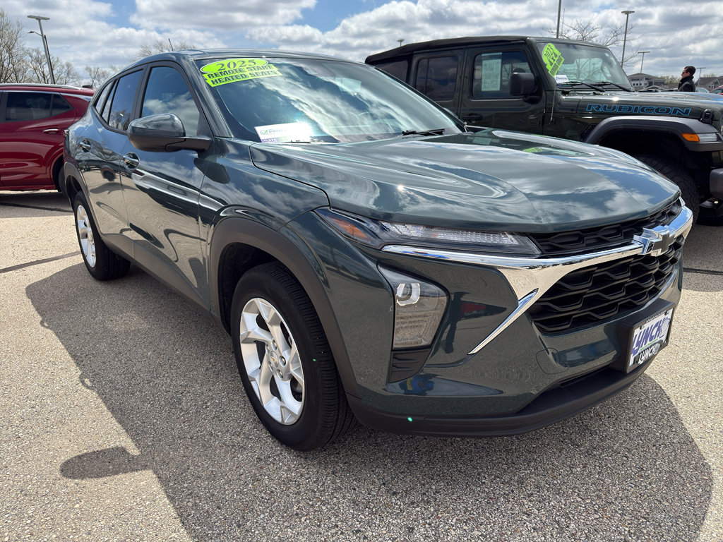 Used 2025 Chevrolet Trax LS w/ LS Convenience Package FWD image 8