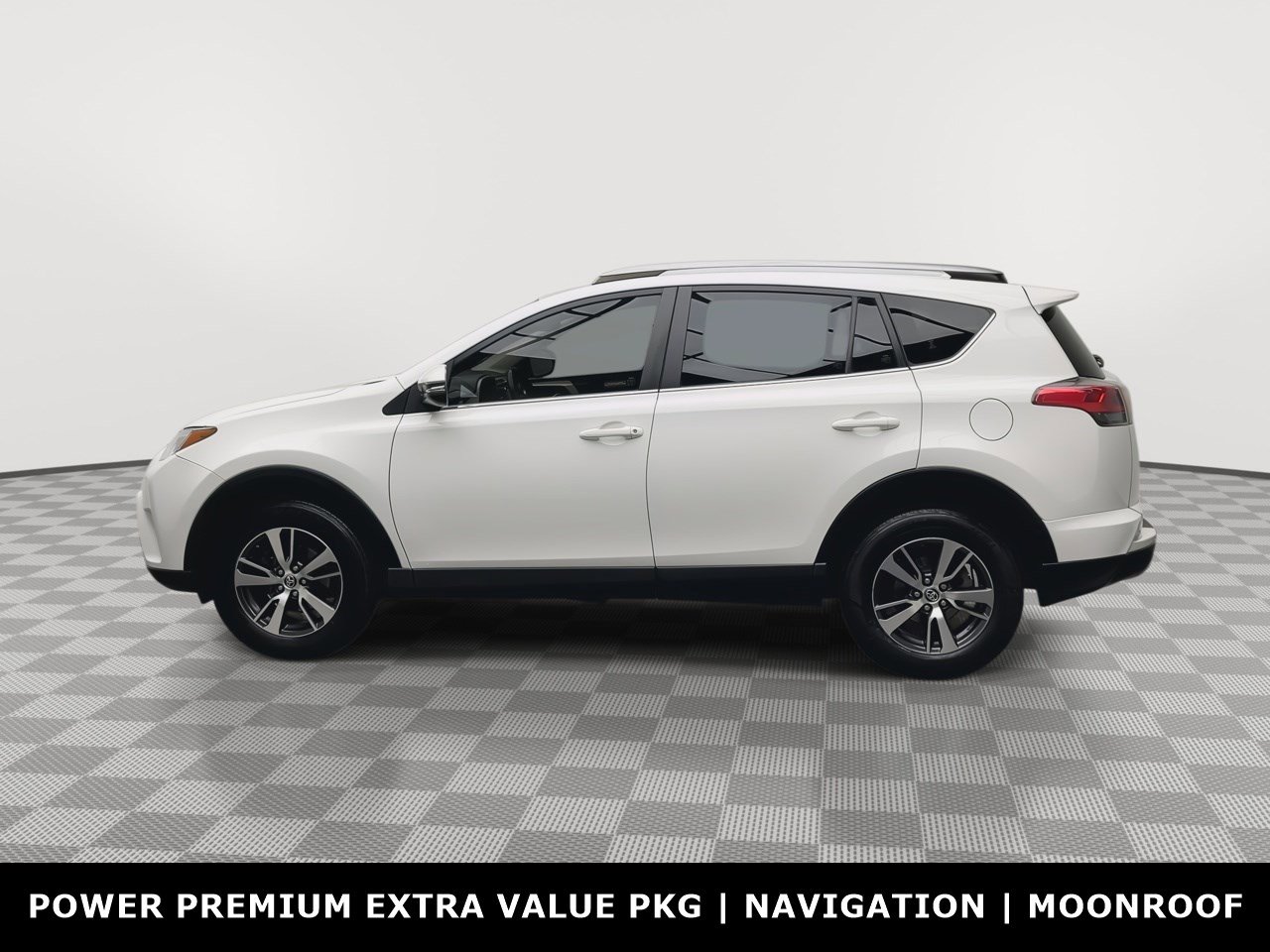 Used 2018 Toyota RAV4 XLE FWD image 32