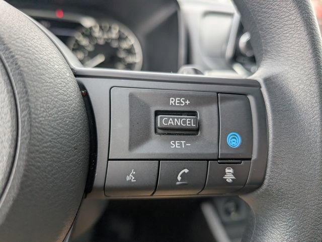 Used 2024 Nissan Rogue SV AWD/4WD image 18
