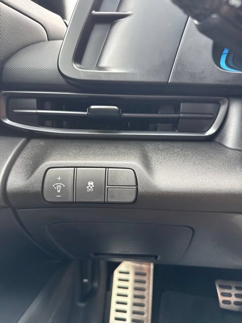 Used 2025 Hyundai Elantra Sport FWD image 17