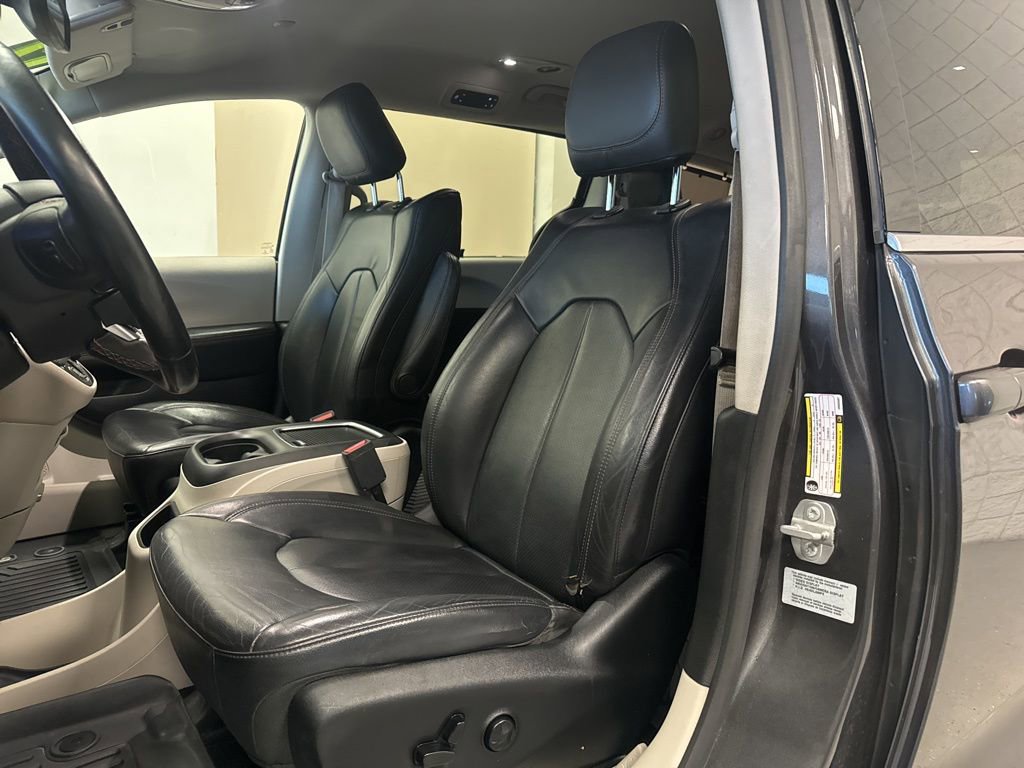 Used 2017 Chrysler Pacifica Touring-L Plus FWD image 8