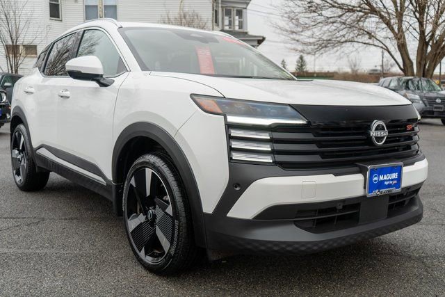 Certified 2025 Nissan Kicks SR image 4