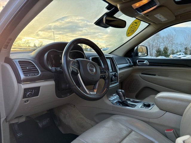Used 2018 Jeep Grand Cherokee Overland w/ Jeep Active Safety Group image 9