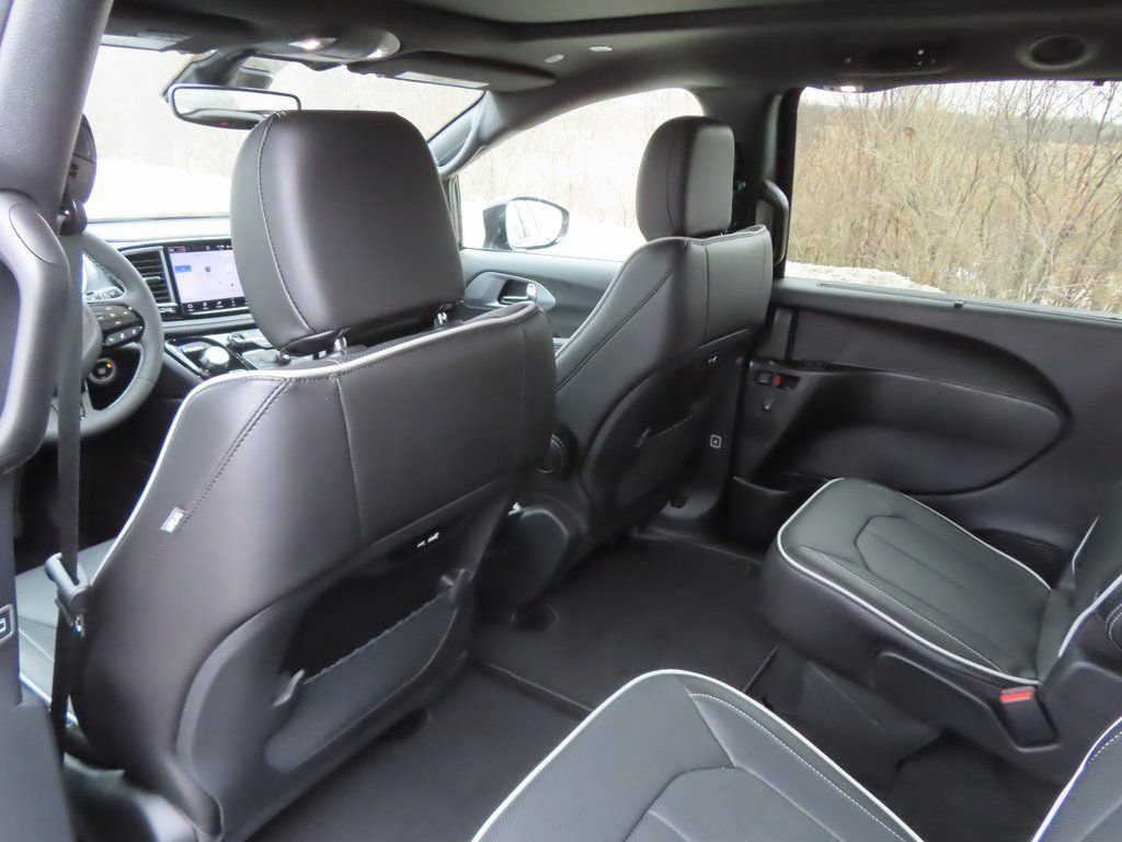 New 2026 Chrysler Pacifica Limited w/ S Appearance Package image 23