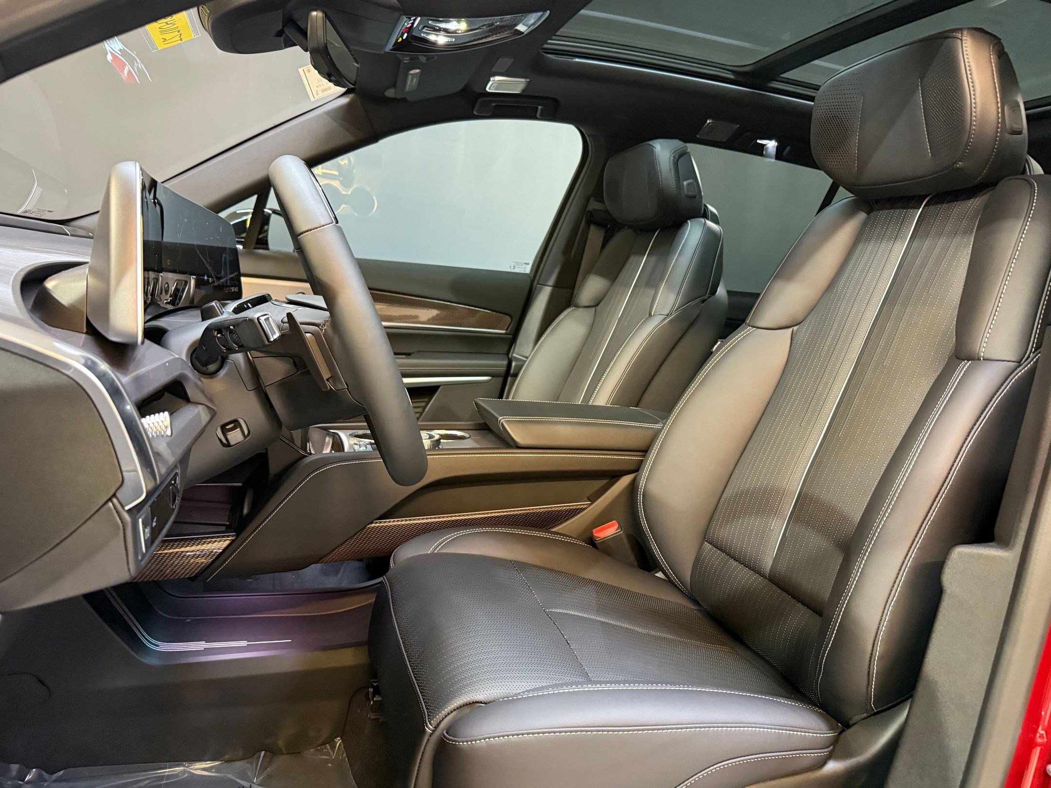 New 2026 Cadillac Vistiq Luxury w/ LPO, Floor Liner Package image 5