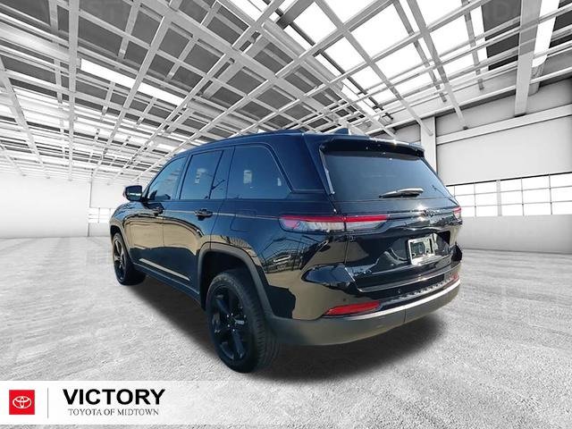 Used 2023 Jeep Grand Cherokee Altitude image 5