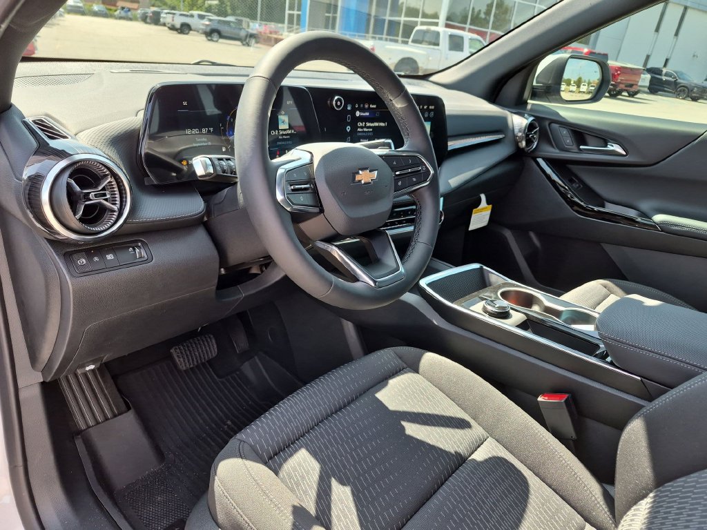 New 2027 Chevrolet Equinox LT w/ Safety and Technology Package FWD image 18
