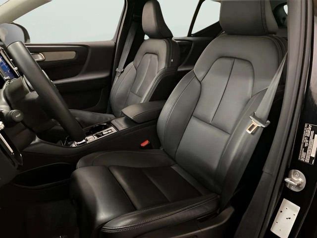 Used 2025 Volvo XC40 B5 Plus image 60