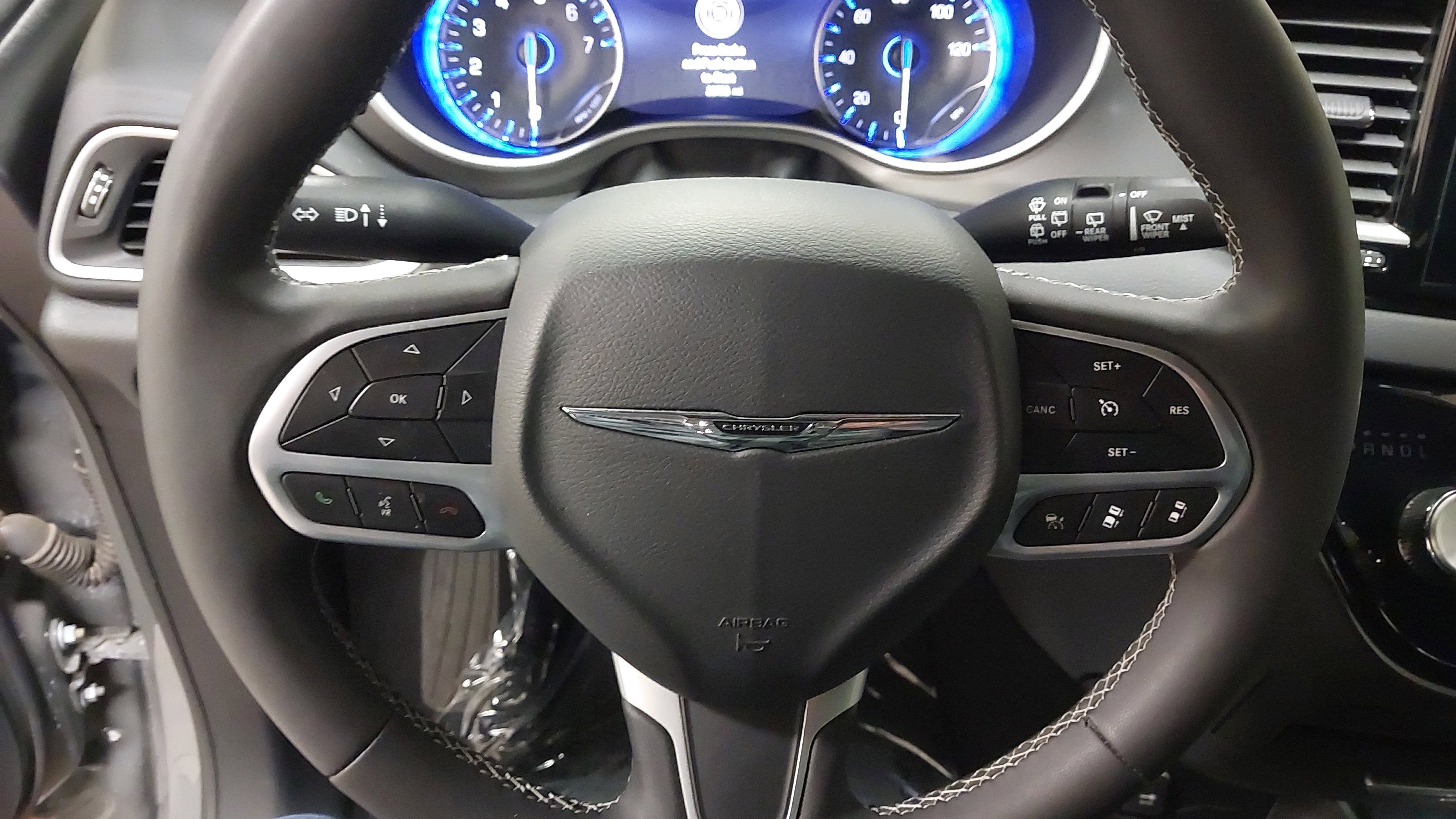 Used 2025 Chrysler Pacifica Select FWD image 35