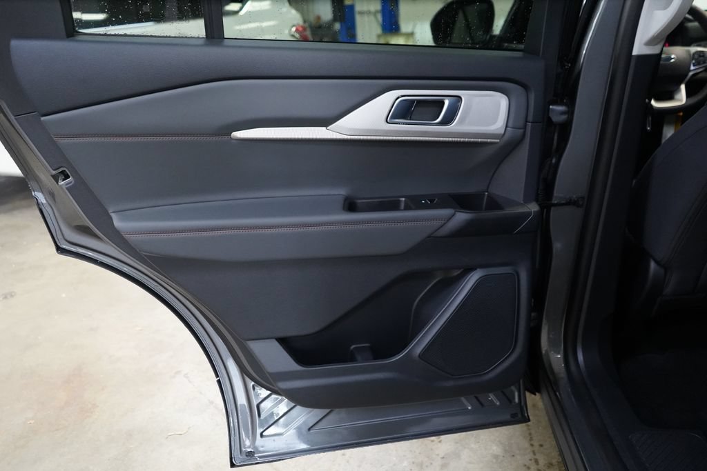 New 2026 Ford Explorer Active RWD image 29