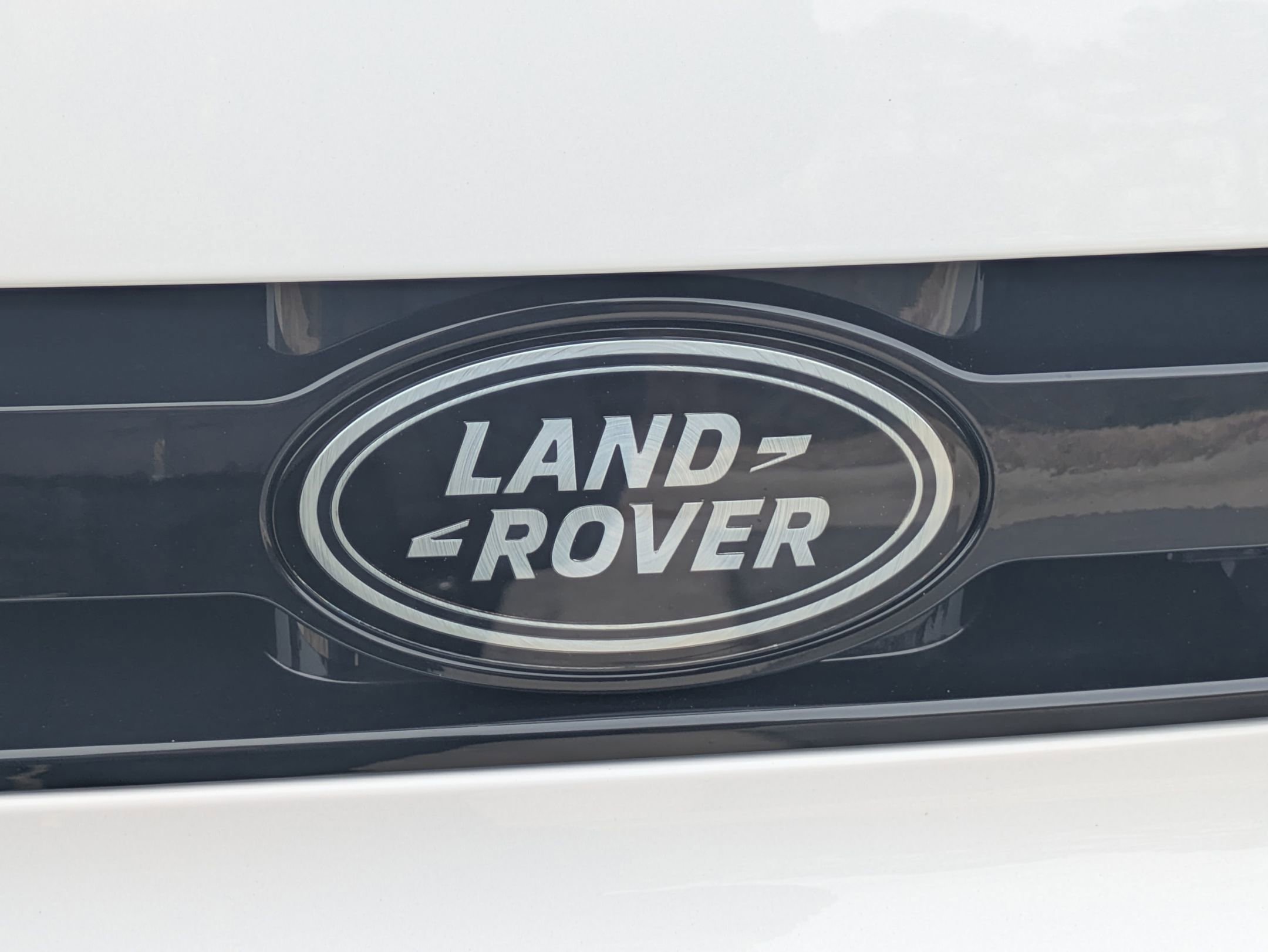 New 2026 Land Rover Defender 110 X-Dynamic SE image 32