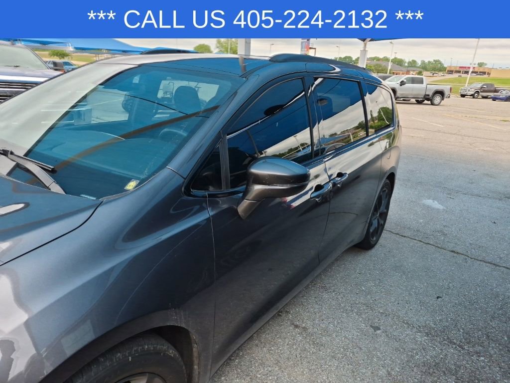 Used 2021 Chrysler Pacifica Touring w/ S Appearance Package image 3