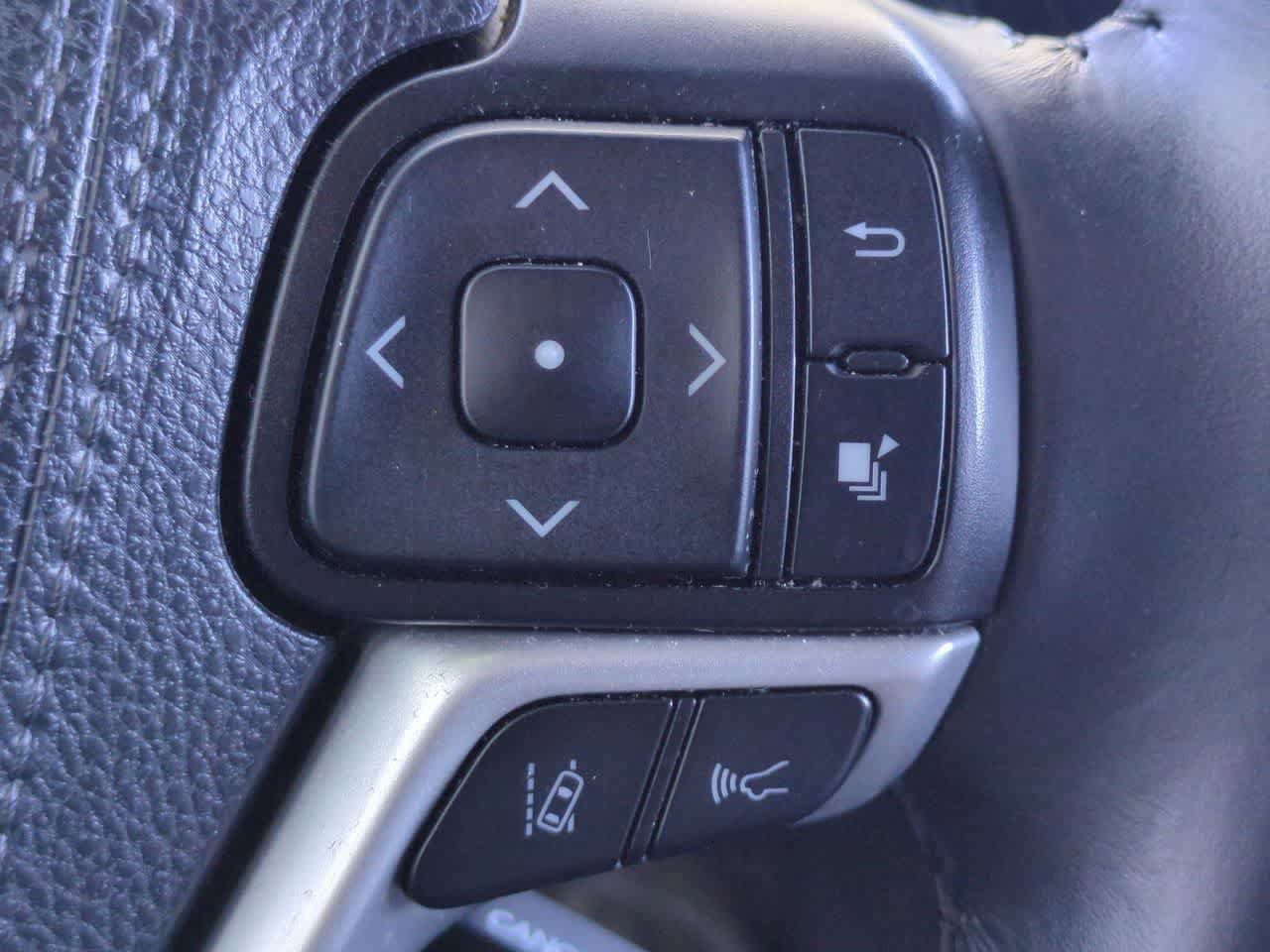 Used 2019 Toyota Highlander Limited image 26