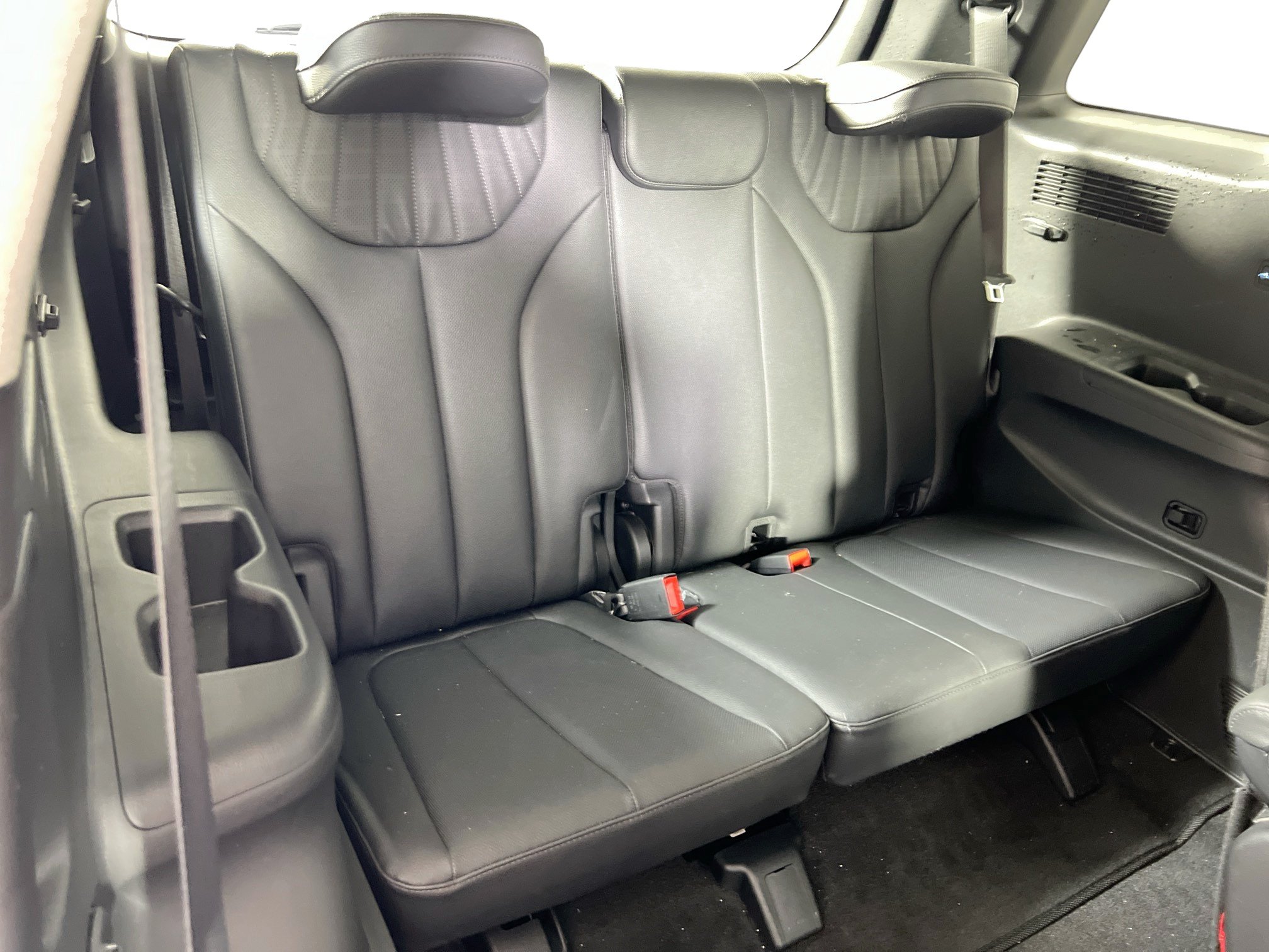 Used 2023 Hyundai Palisade Limited w/ Winter Package AWD/4WD image 29