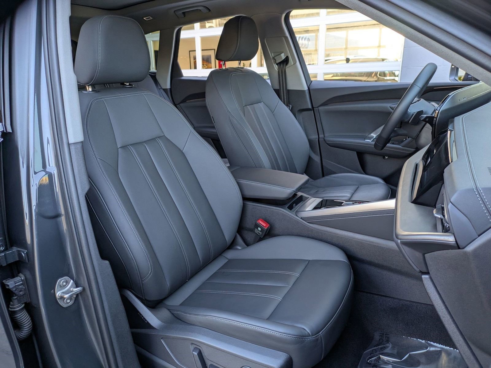 Used 2025 Audi Q5 Premium w/ Convenience Package image 27