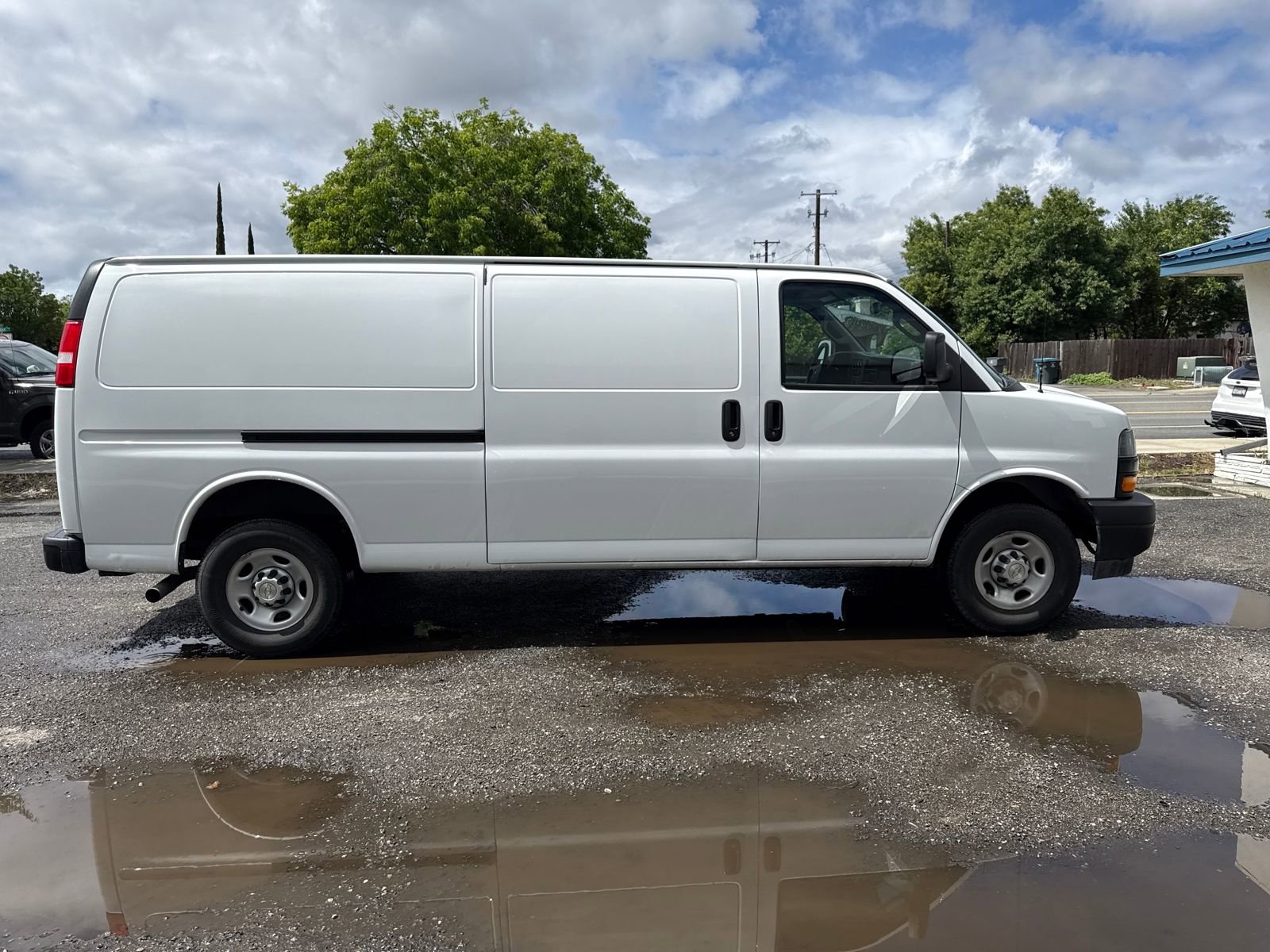 Used 2022 Chevrolet Express 2500 Extended w/ Driver Convenience Package RWD image 6