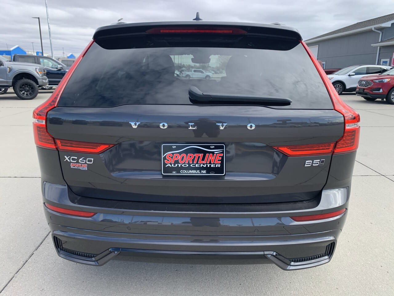 Used 2025 Volvo XC60 B5 Plus w/ Climate Package image 12