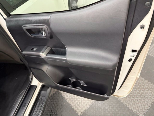 Used 2019 Toyota Tacoma TRD Off-Road AWD/4WD image 37