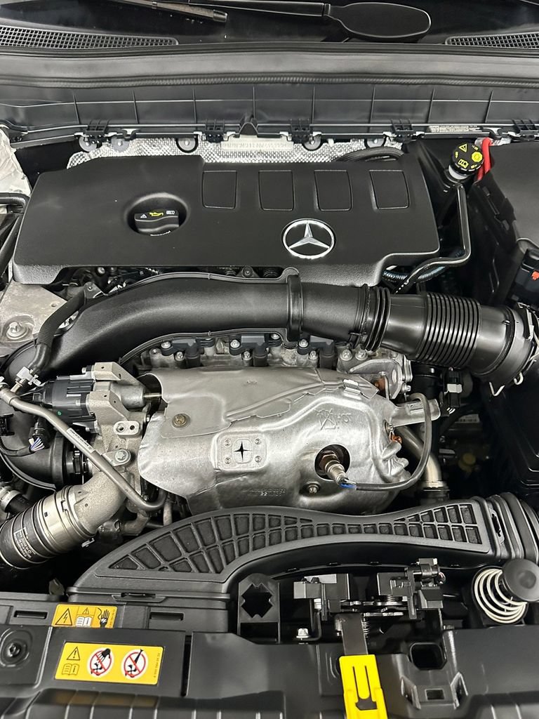 Used 2022 Mercedes-Benz GLB 250 4MATIC image 7