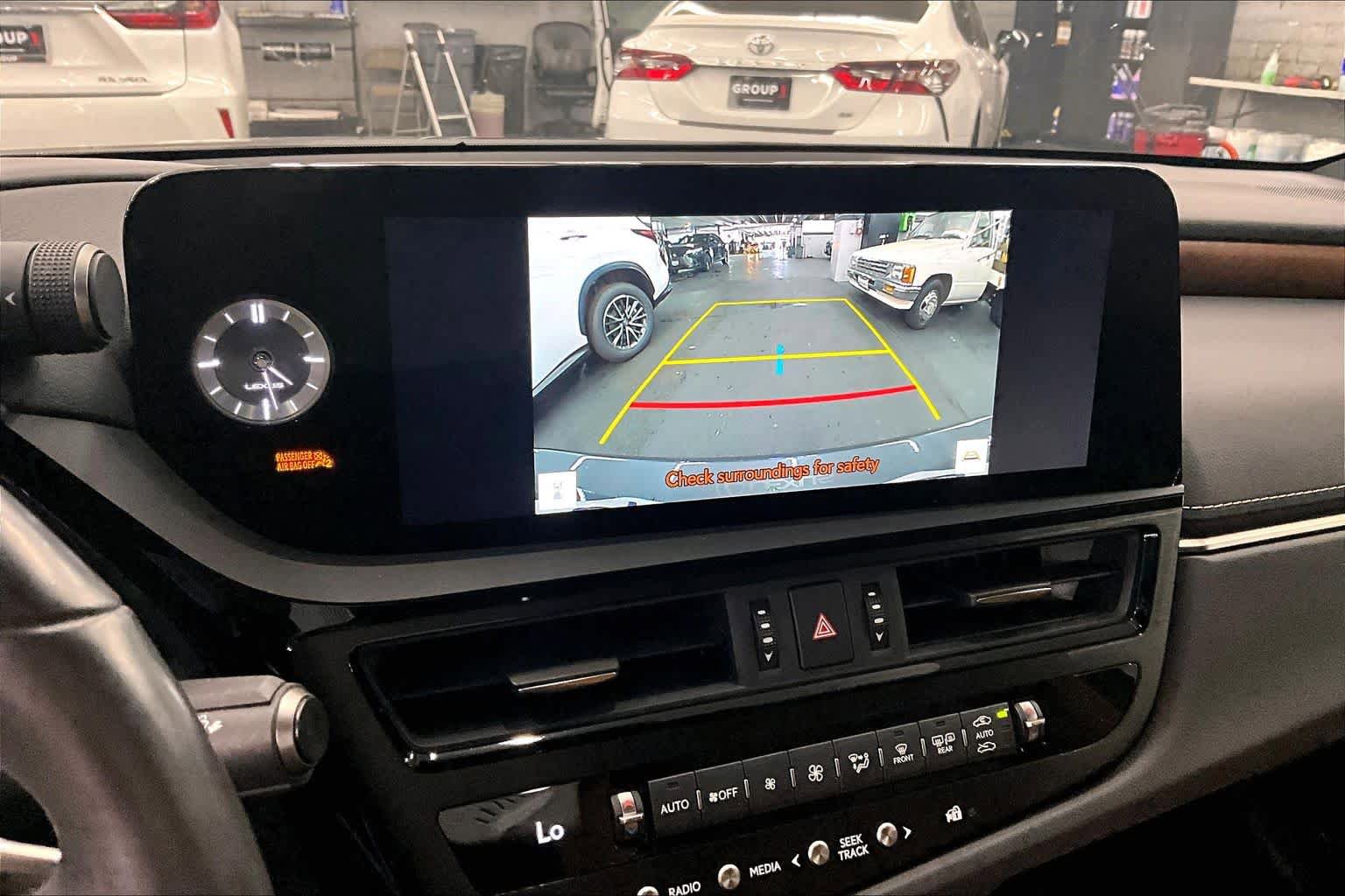 Used 2023 Lexus ES 300h w/ Premium Package FWD image 27