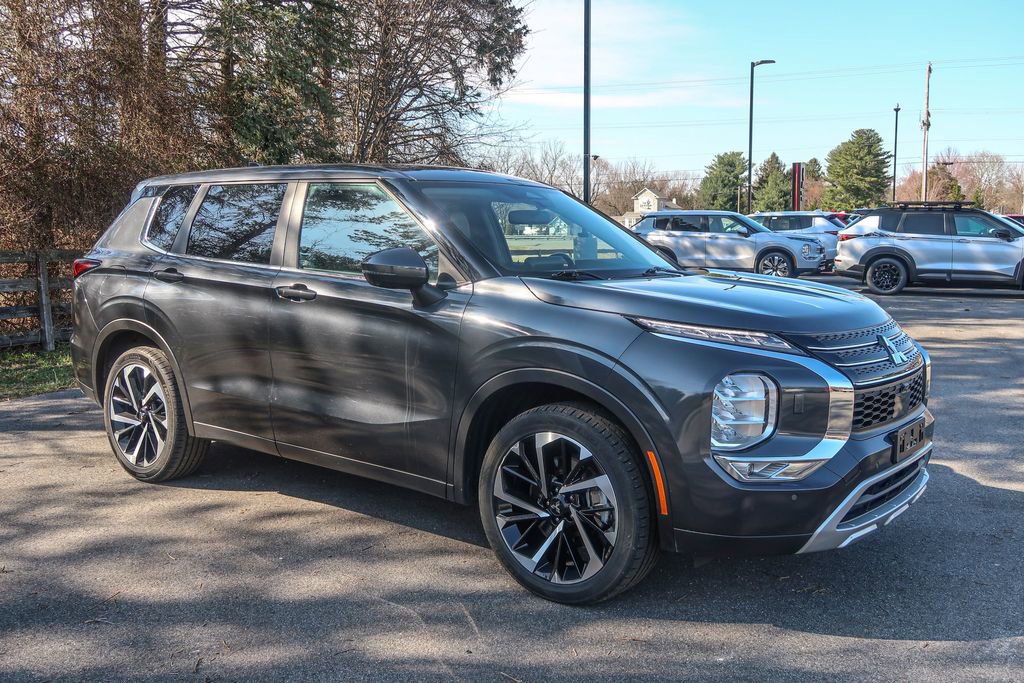 Used 2024 Mitsubishi Outlander image 8
