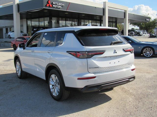 New 2026 Mitsubishi Outlander ES image 5