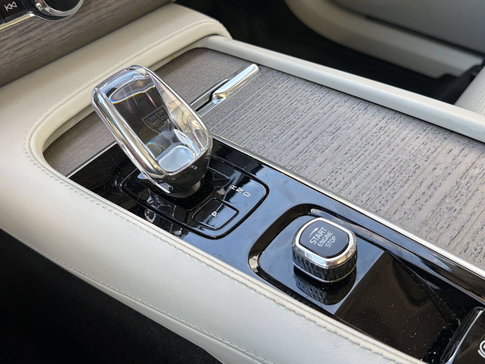 Certified 2023 Volvo XC90 B6 Ultimate w/ Protection Package Premier AWD/4WD image 17