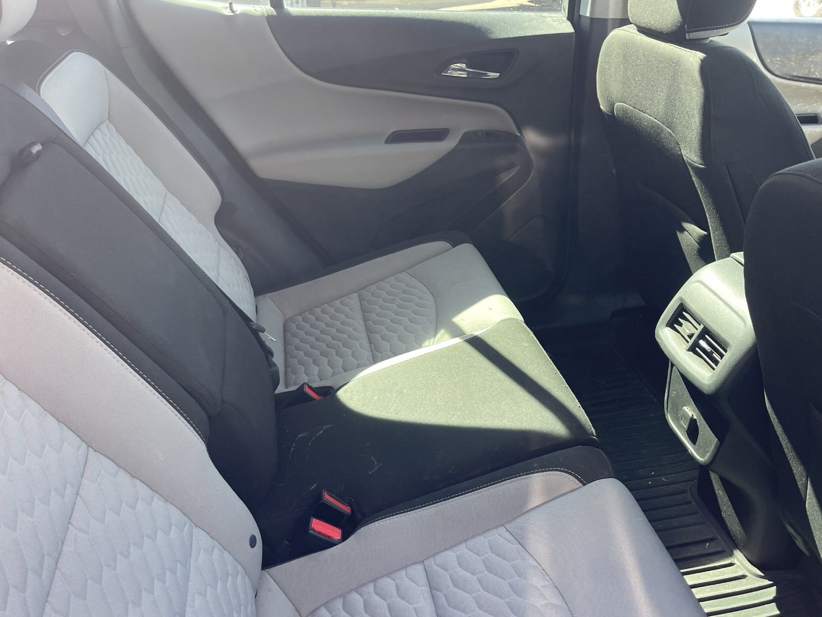 Used 2018 Chevrolet Equinox LS w/ LPO, Protection Package FWD image 5