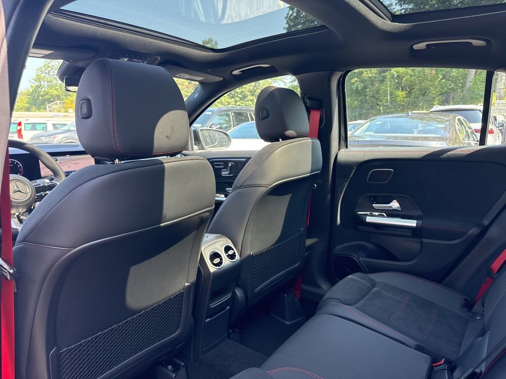 New 2026 Mercedes-Benz GLA 35 AMG 4MATIC image 32