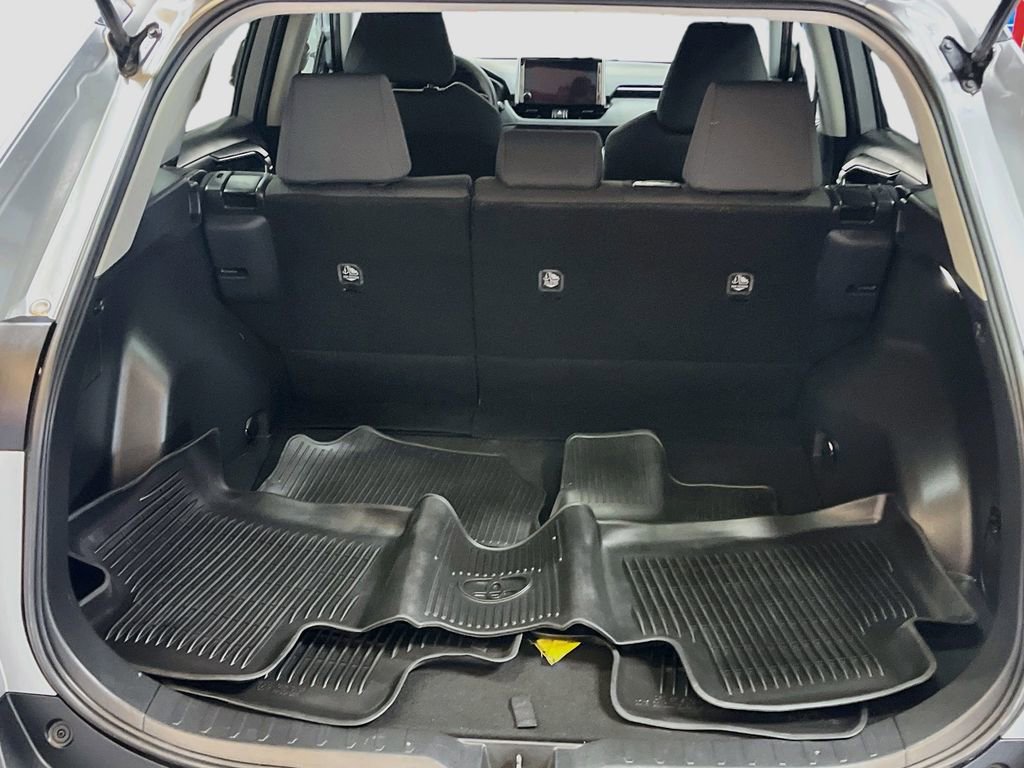 Used 2025 Toyota RAV4 XLE AWD/4WD image 25
