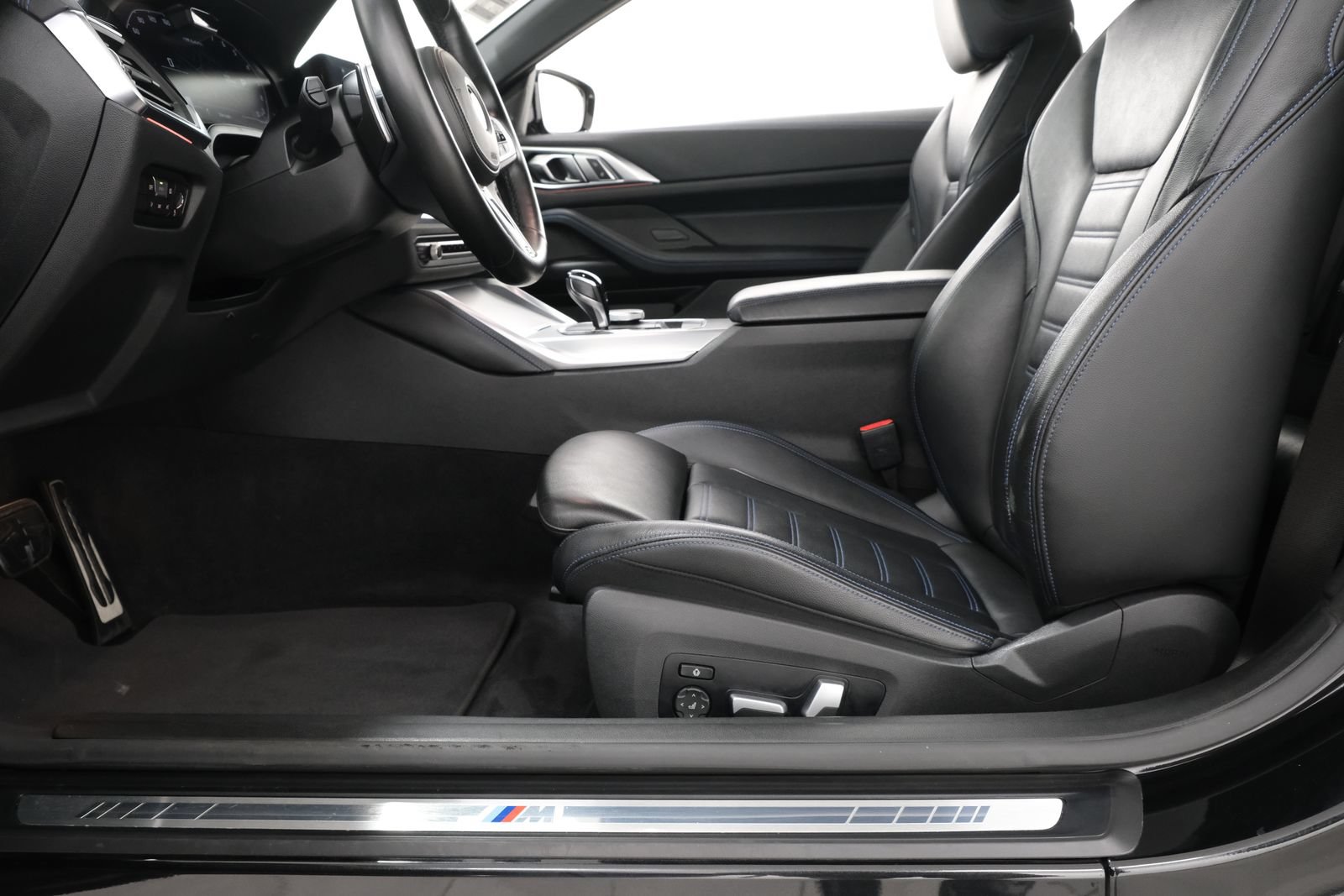 Used 2022 BMW M440i Convertible RWD image 36
