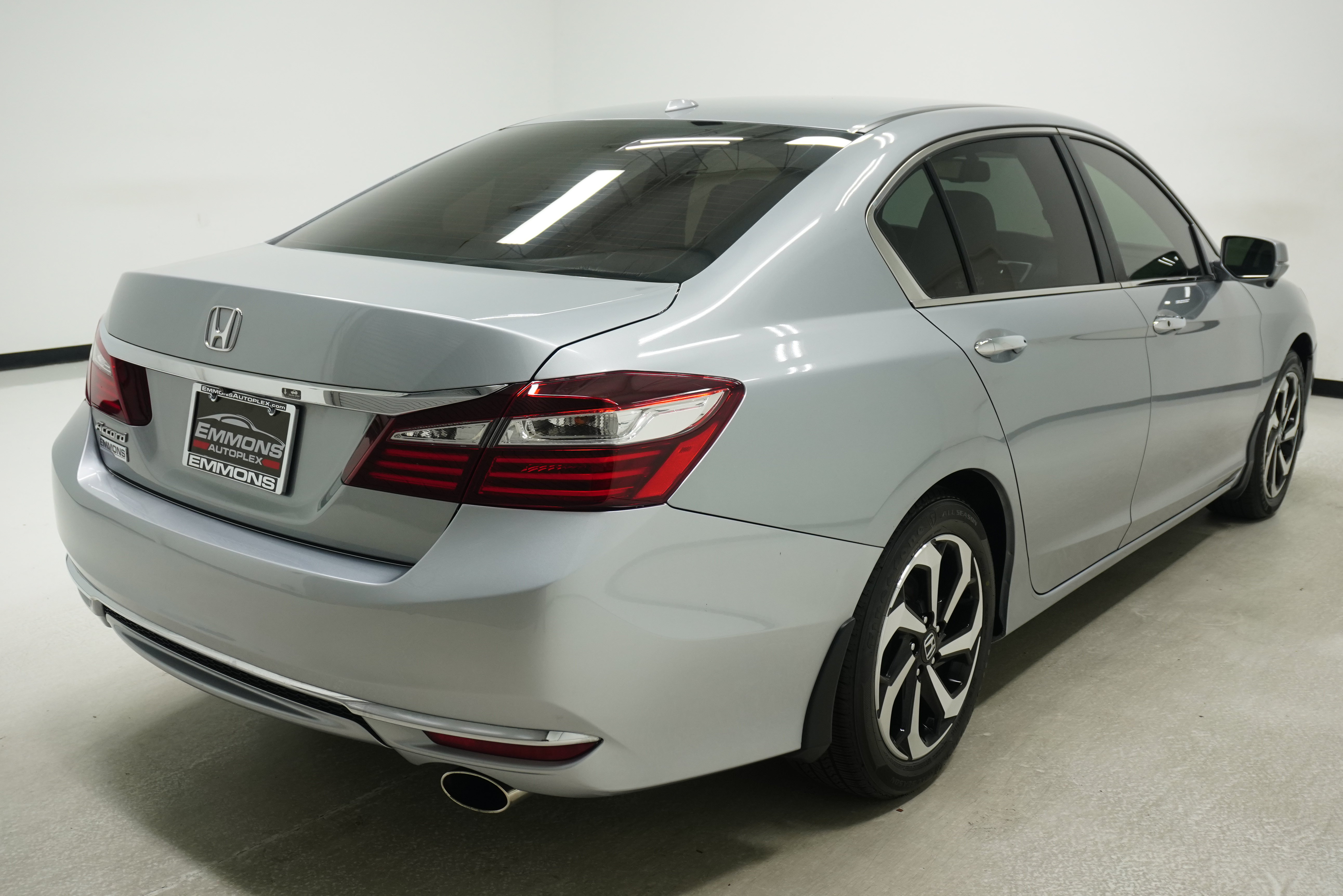 Used 2017 Honda Accord EX-L image 4