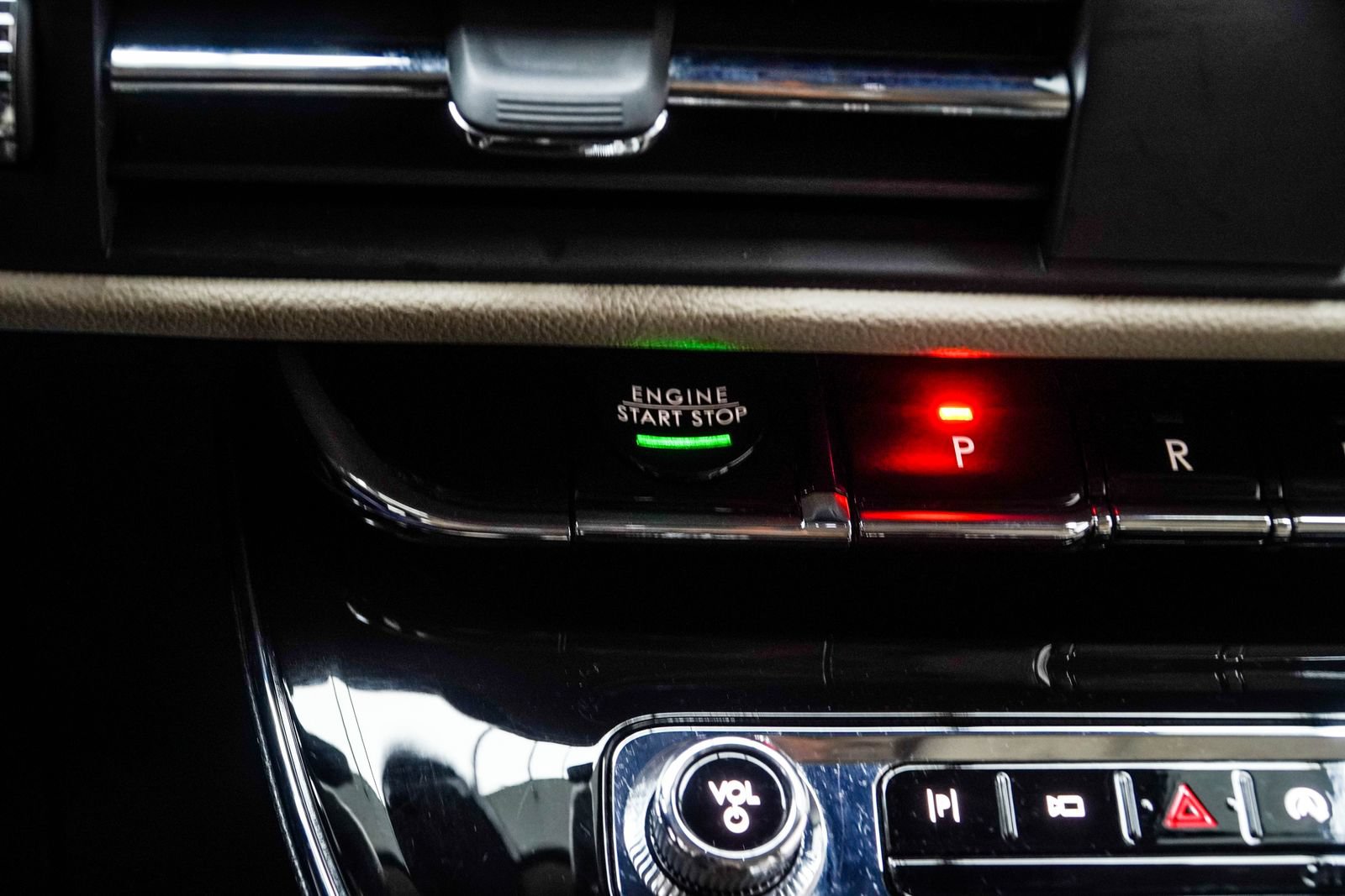 Used 2025 Lincoln Corsair AWD image 24